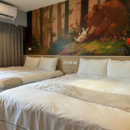 Dazz Inn Taichung Bagian luar foto