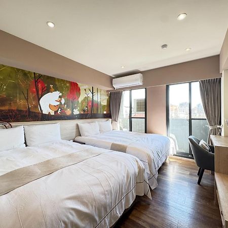 Dazz Inn Taichung Bagian luar foto