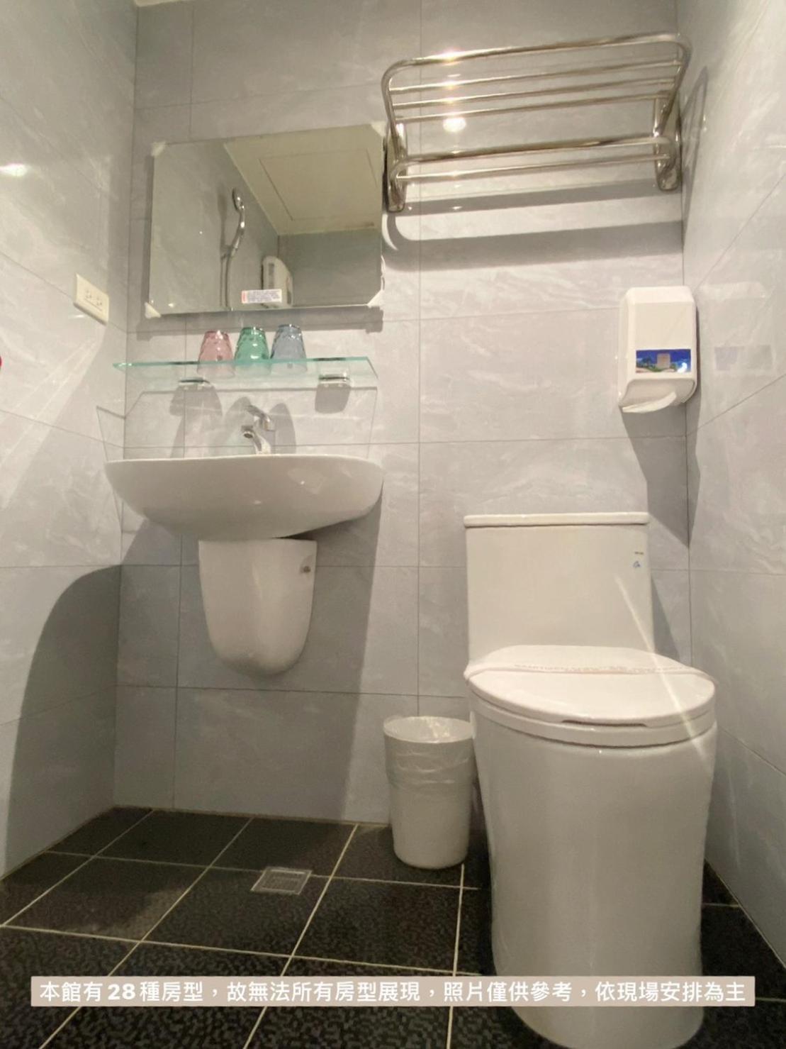 Dazz Inn Taichung Bagian luar foto