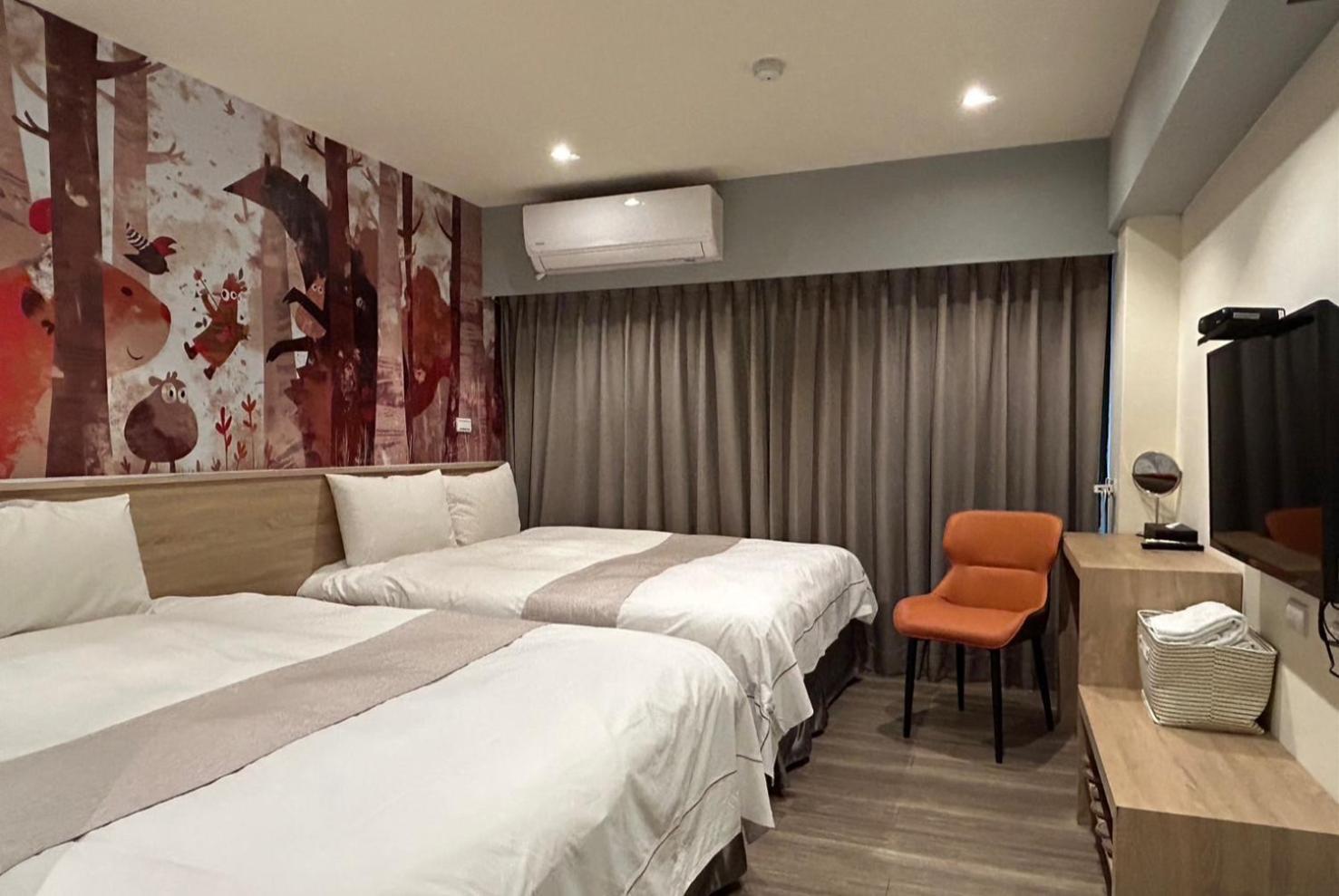 Dazz Inn Taichung Bagian luar foto
