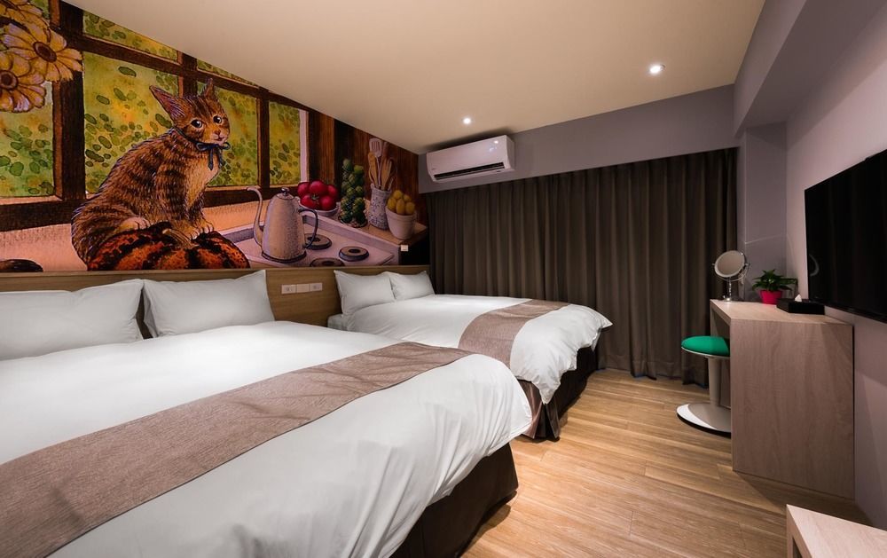 Dazz Inn Taichung Bagian luar foto