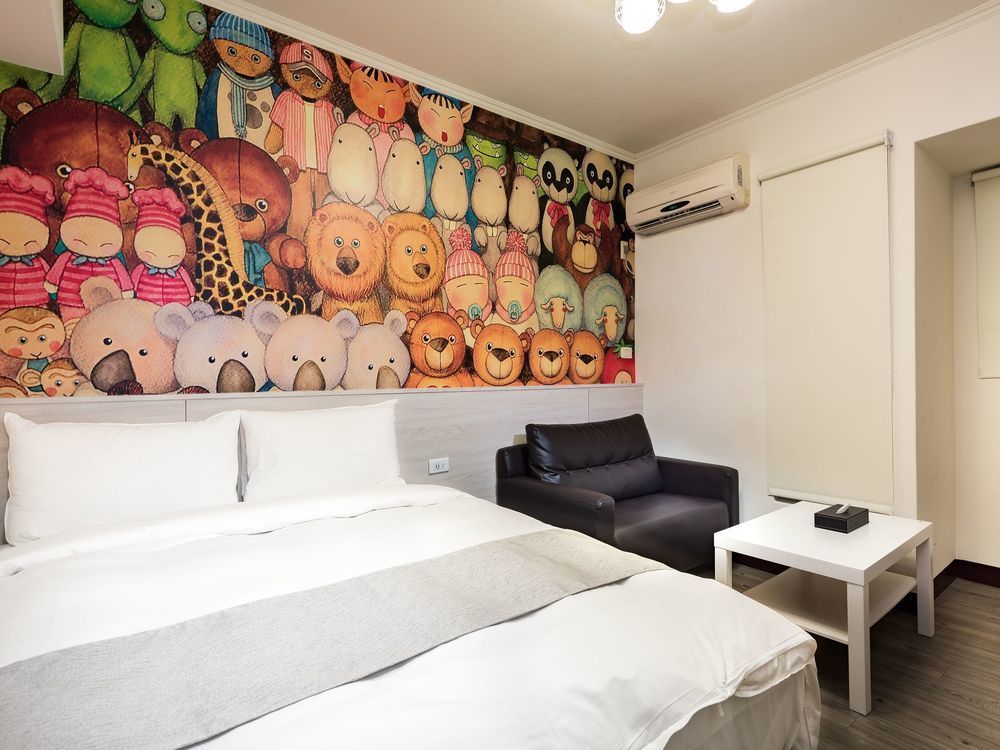Dazz Inn Taichung Bagian luar foto