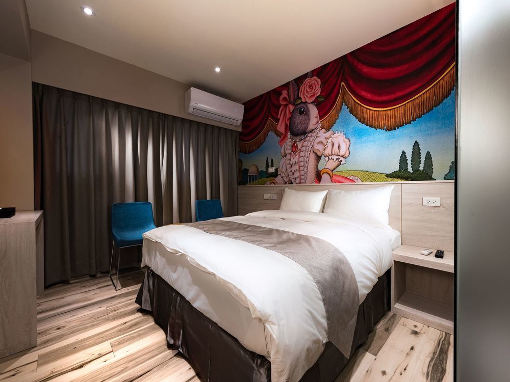 Dazz Inn Taichung Bagian luar foto